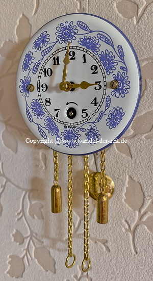 Wintermantel Miniatur Uhr blau 6 cm Zifferblatt 03