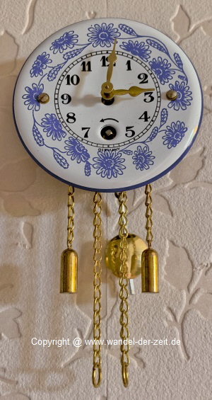 Wintermantel Miniatur Uhr blau 6 cm Zifferblatt 04